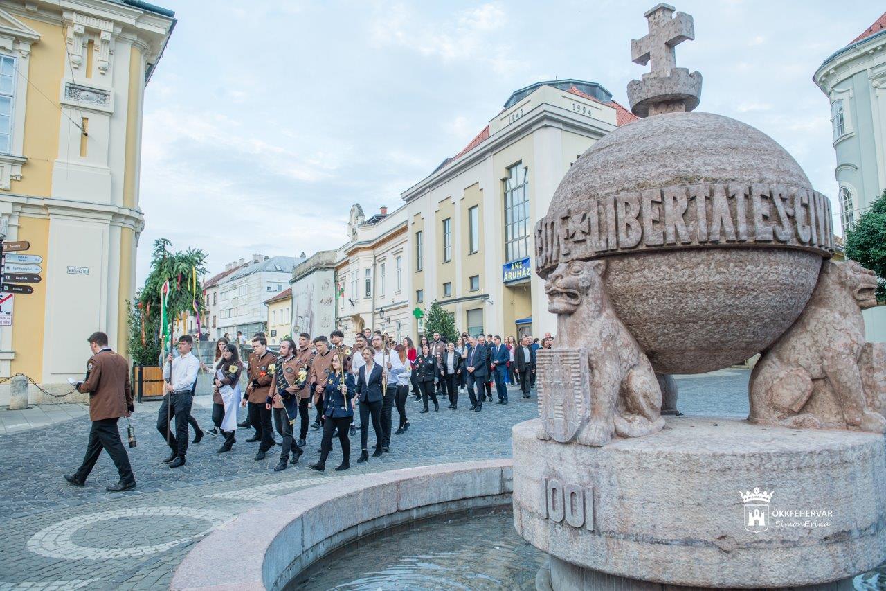 Selmeci hagyományok szerint búcsúztak a földmérők