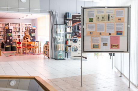 Könyv és bélyeg – július végéig látogatható Pintér István kiállítása