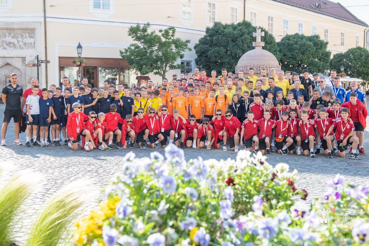 Ifjú focisták a Városházán - kétszáz gyermek az I. Zakariás Kupán