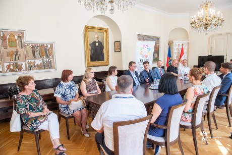 Iskolai udvarok, külső terek felújításával és okosterem létesítésével folytatódik a KÉPES program