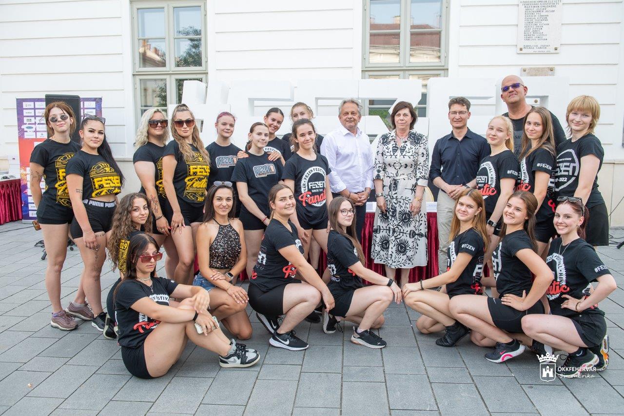 A FEZEN-re hív Orsovai Reni és a Nene új slágere - a Black Eyed Peas, a Helloween és a Village People is érkezik a fehérvári fesztiválra