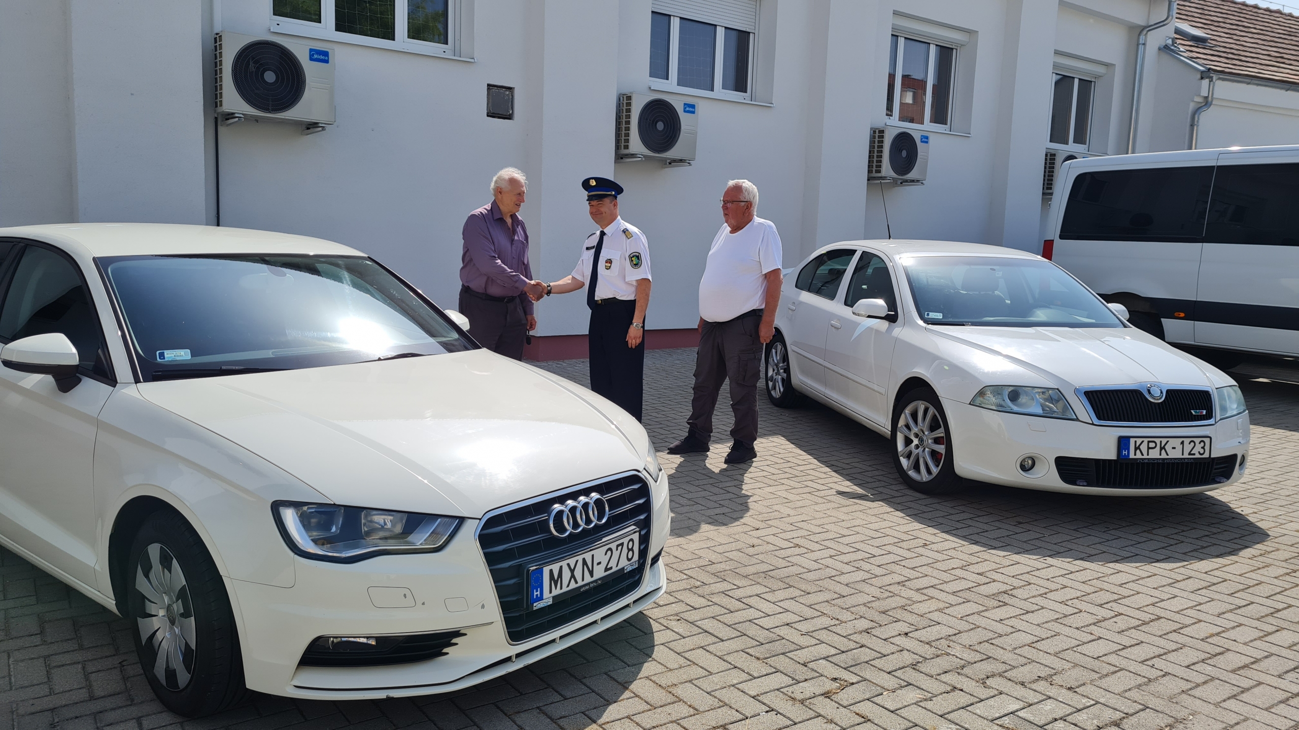 A térség közbiztonságának erősítéséért - autókat kaptak a polgárőrök