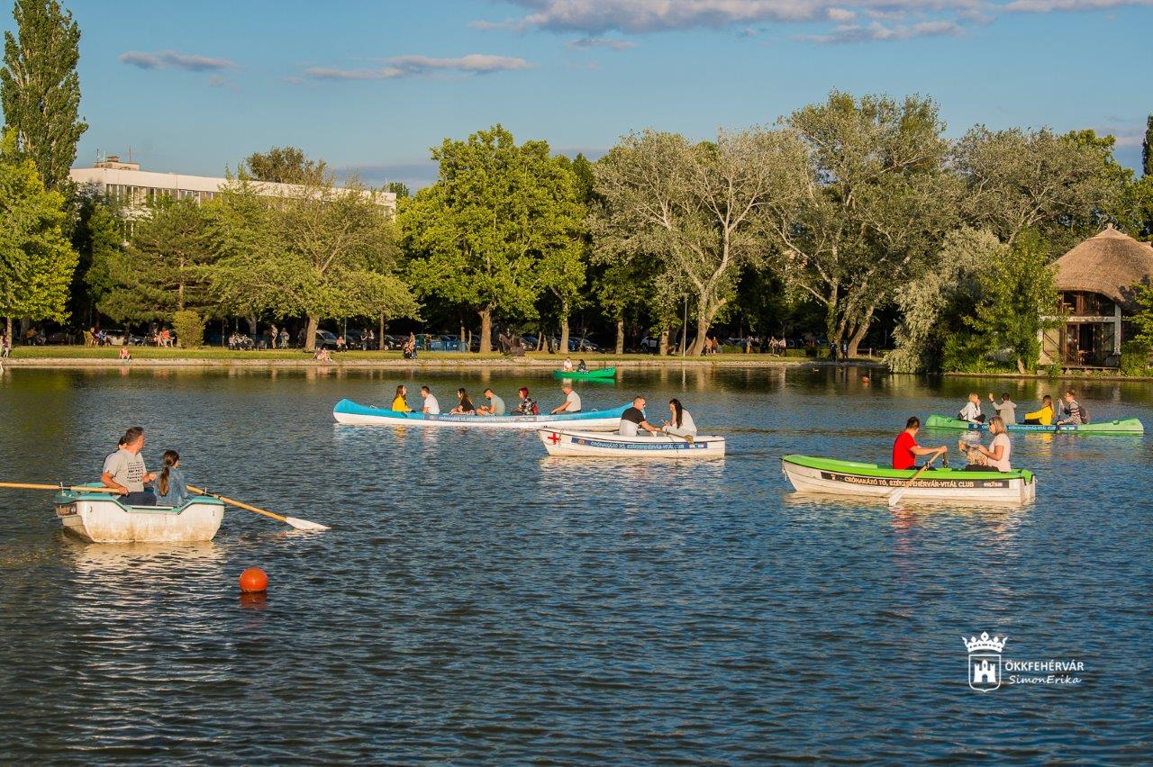 Nyáron is a Csónakázó-tavon – táborok és edzések a Vitál Clubnál