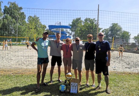 A legjobbak között a vármegyei zsaruk - strandröpladba bajnokságon bizonyítottak a rendőrök