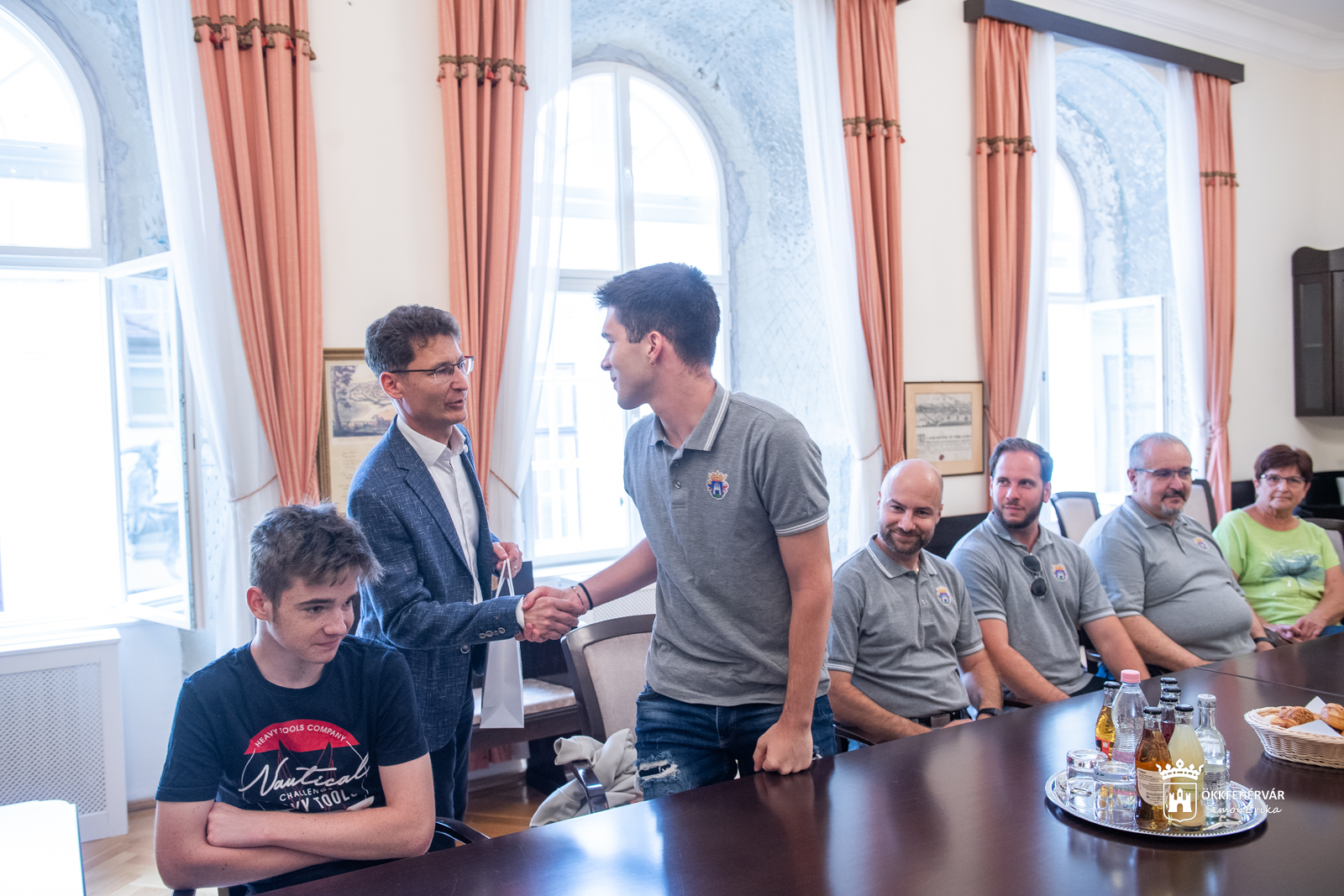 A világbajnok tekést, Sziklási Tibor Leventét köszöntötték a Városházán