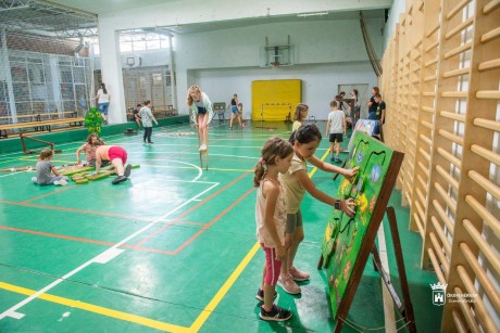 Izgalmas programokkal töltik a szünidőt a Videoton Gyermektábor táborozói