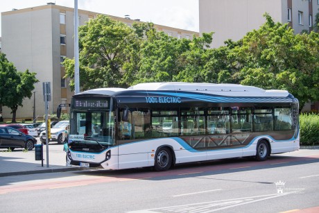 Újabb elektromos autóbusztípust tesztel a 10-es vonalán a Volánbusz Székesfehérváron