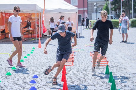 Atléta vagyok! - fehérvári fiatalok tették próbára magukat a Városház téren