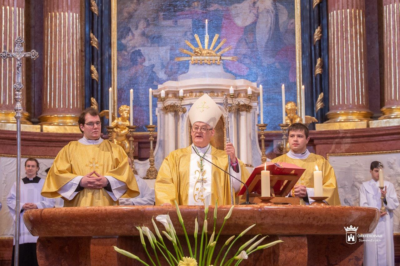 Első csütörtöki Eucharisztia ünnep a Székesegyházban