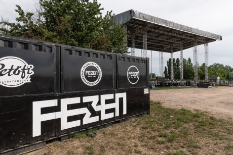 Állnak már a színpadok - jövő héten kezdődik az idei FEZEN