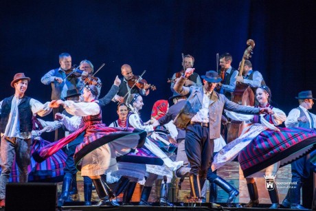 Szépséges Mezőség - szerdán este a Duna Művészegyüttes lépett fel a Zichy-színpadon