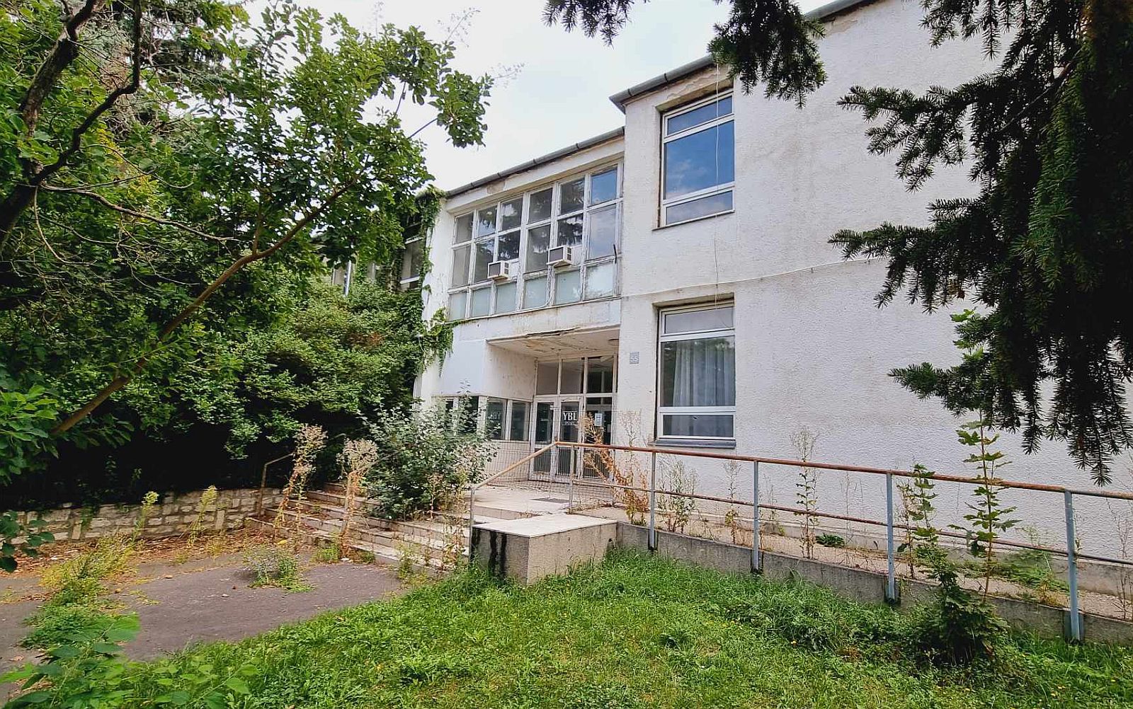 Kezdődhet a Kodolányi Gimnázium felújítása - elindul a LED-csere program második üteme