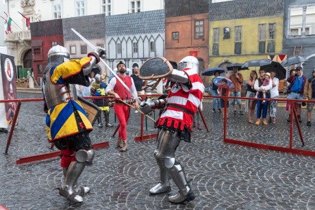 Nem megrendezett harc, hanem történelmi küzdősport - Szent István Torna a Városház téren