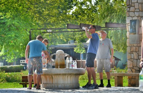 Harmadfokúra emelték és hétfőn éjfélig meghosszabbították a hőségriasztást