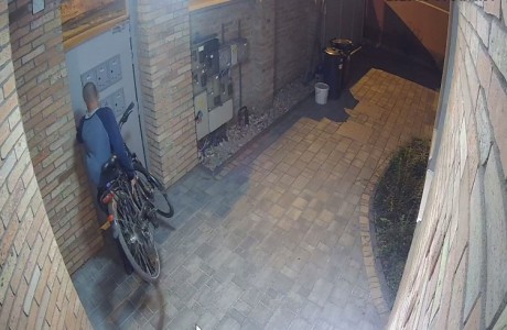 Jelentkezzen ha felismeri - fehérvári kerékpártolvajt keres a rendőrség