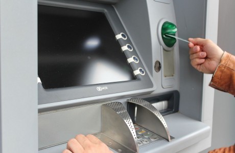 Hogyan használjuk biztonságosan a bankautomatákat?