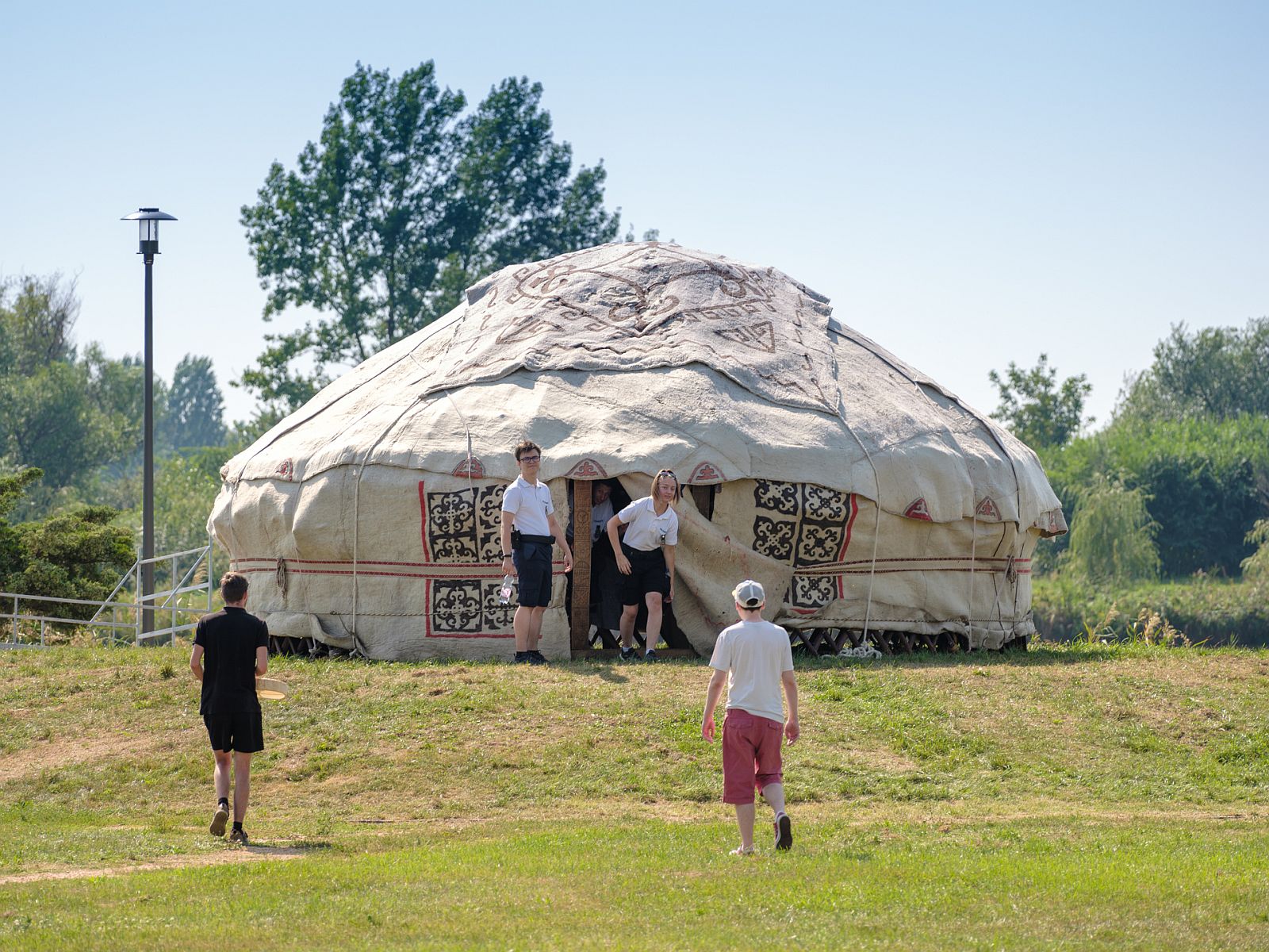 Nagy jurta nap népi hangszerekkel kézműveskedéssel és solymász bemutatóval