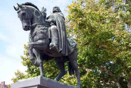 Szent István városa – újabb izgalmas múltidéző sétára hív Váczi Márk történész augusztus 30-án