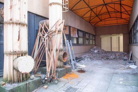 Épületfelújítás miatt lezárják a Csónakázó-tó melletti sétányt a Tóparti Gimnáziumnál