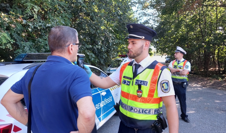 Meghalt egy asszony balesetben, kilencen ittasan vezettek - közlekedésrendészeti összefoglaló
