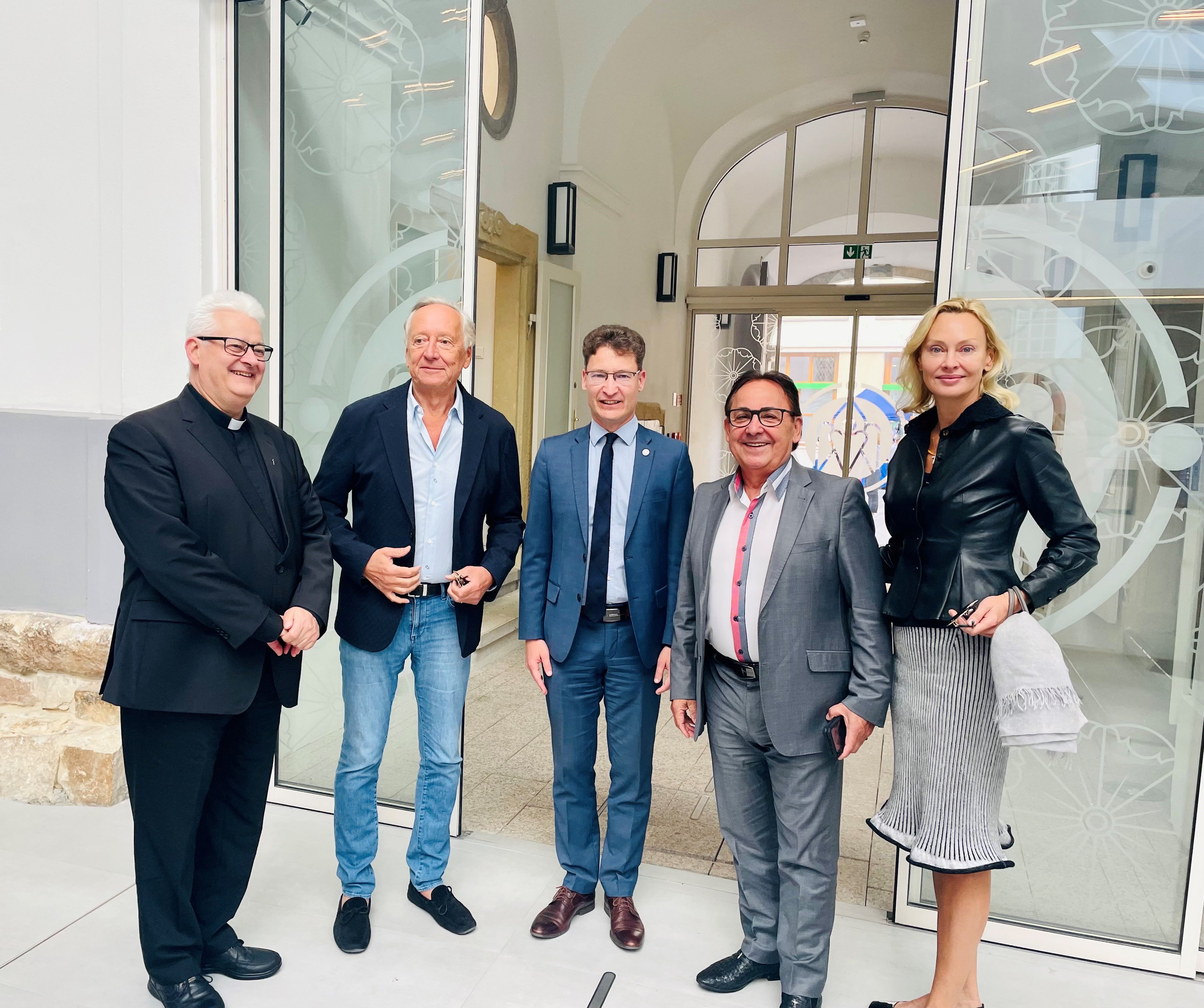 Pákh Imre Székesfehérváron - világszerte keresi Munkácsy festményeit