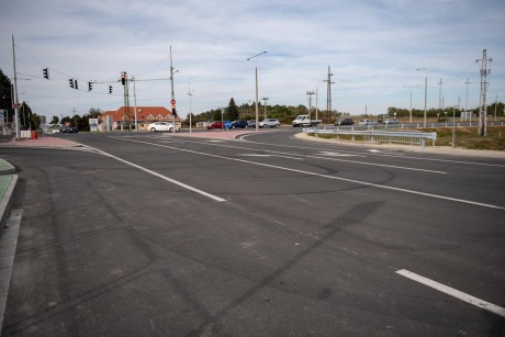 Indulhat a multicsarnok melletti úthálózat műszaki átadás-átvétele