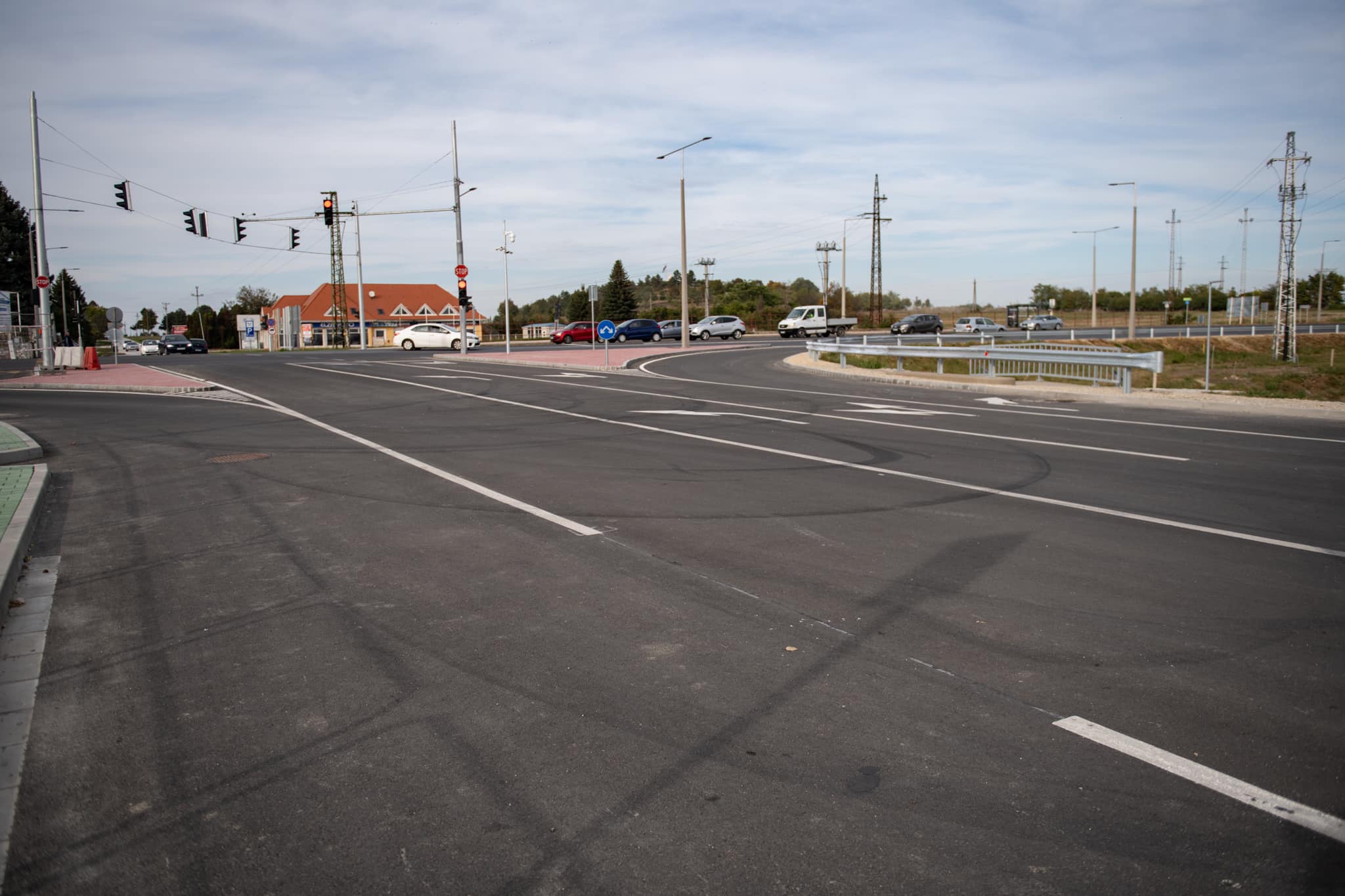 Indulhat a multicsarnok melletti úthálózat műszaki átadás-átvétele