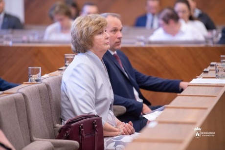 Csütörtökön délelőtt tart képviselői fogadóórát Pintérné Varga Anna Mária