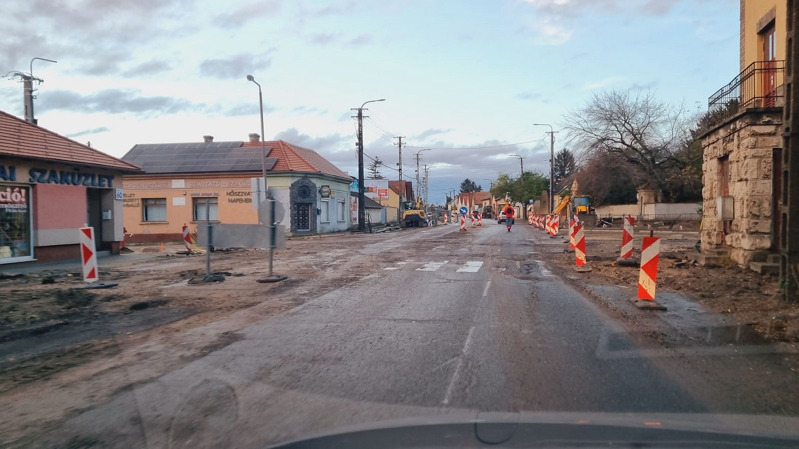 Jelzőlámpás forgalomirányítás a felújítás miatt csütörtöktől a Móri úton