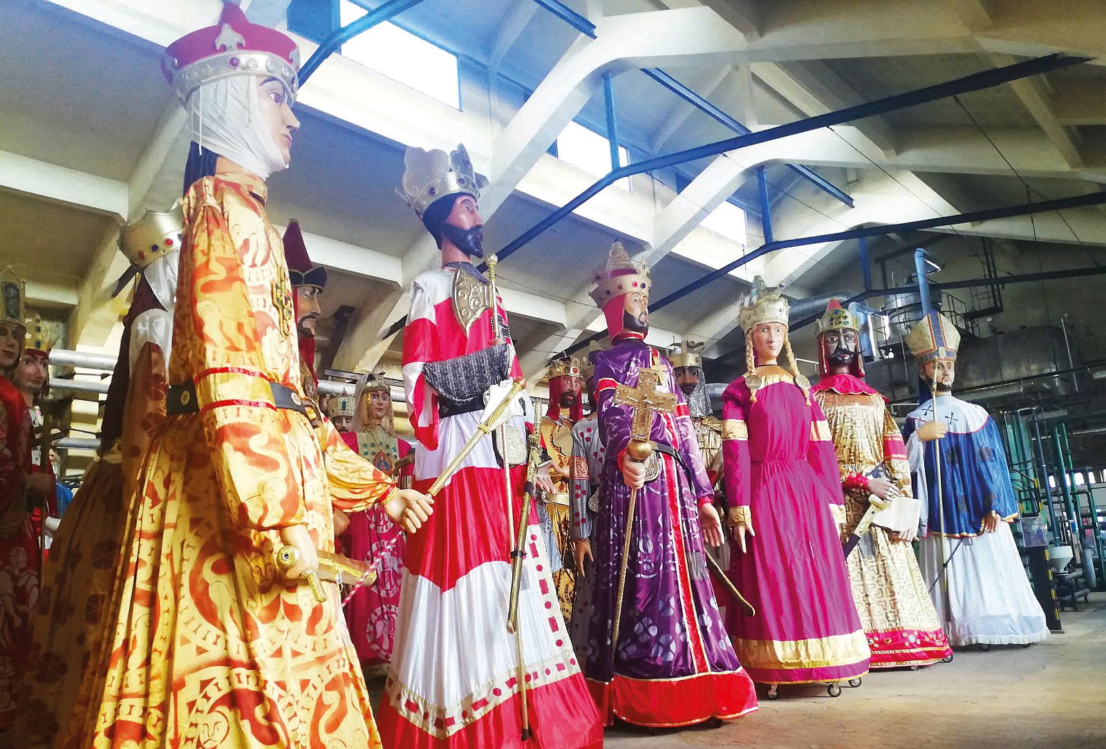 Újra megnézhetjük a királyi óriásbábokat szombaton délelőtt a Fűtőerőműben