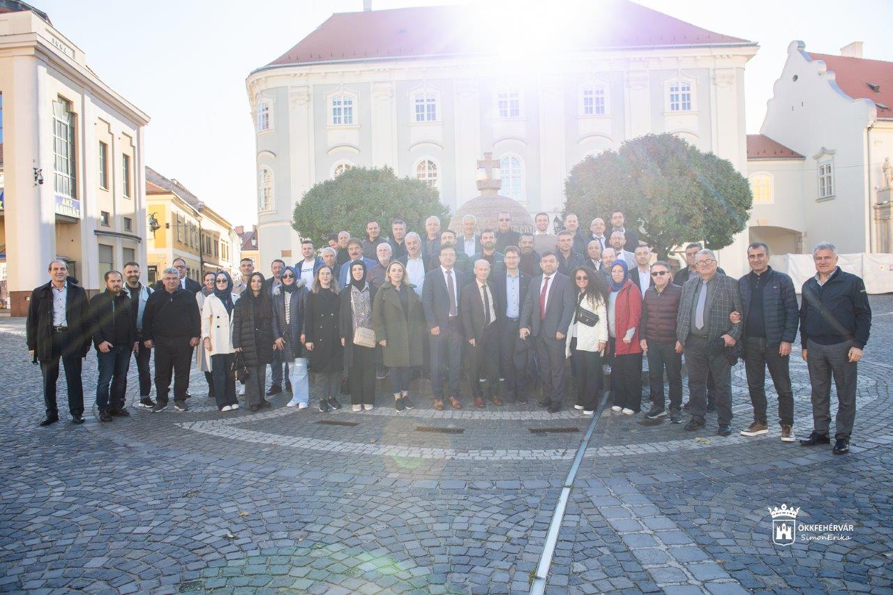 A törökországi Kocaeli delegációját fogadta Székesfehérvár polgármestere