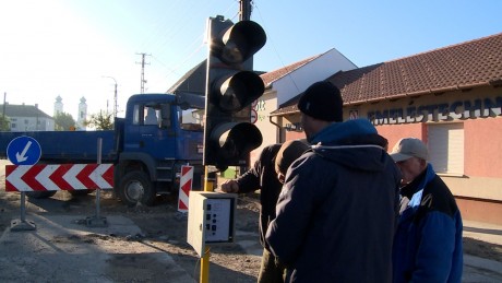 Várhatóan szombatig marad zsákutca a Szent Vendel utca