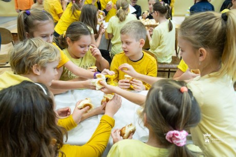 Mézzel teljes az élet és méhekkel teljes a világ - mézes reggeli a Kodályban