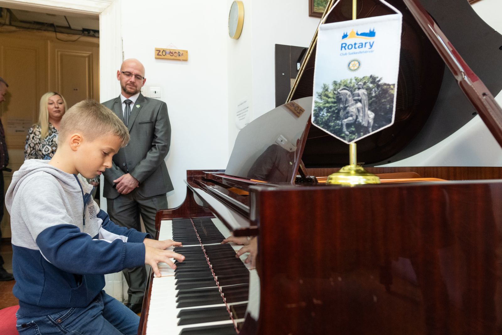 Önzetlen segítségnek köszönhetően újult meg a Hermann Zeneiskola zongorája