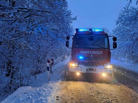 Folyamatosan dolgoznak a tűzoltók Fejér vármegyében