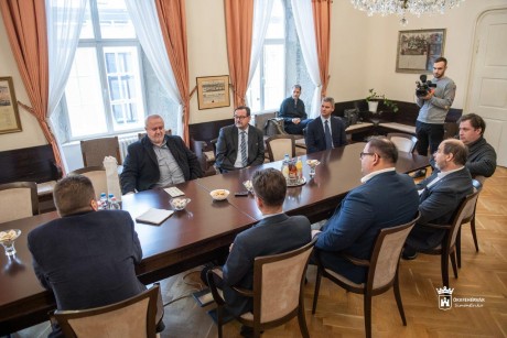 „Szívből csináltam!” – köszöntötték a nyugdíjba vonult dr. Csizek Tibor korábbi rendőrkapitányt