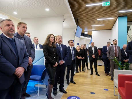 Átadta új bankfiókját Székesfehérváron az MBH Bank