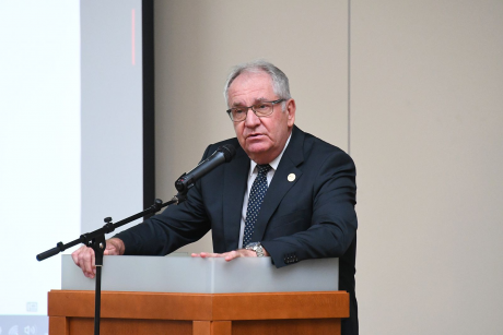 „Székesfehérvár hálával és tisztelettel köszöni Prof. Dr. Bucsi László főigazgatói szolgálatát.”