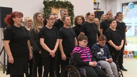 Halmozottan hátrányos helyzetű emberek karácsonyát tették szebbé