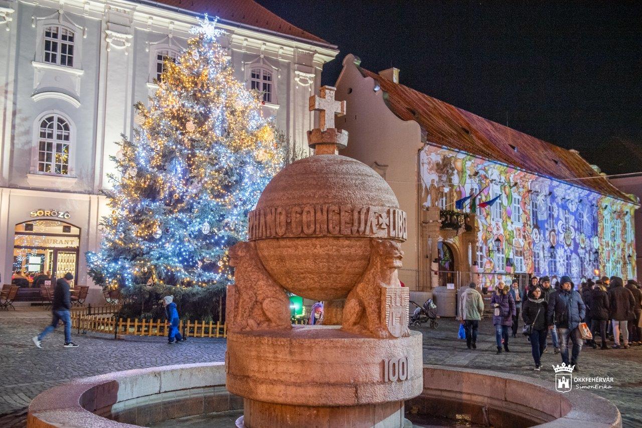 Nyugodt, szeretetteljes ünnepi készülődést kíván mindenkinek Székesfehérvár polgármestere