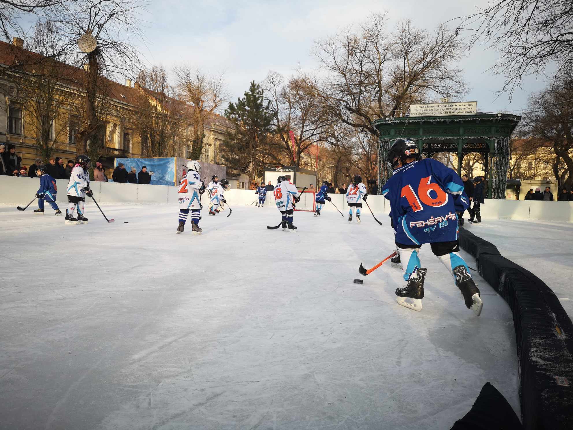 Elszánt tekintetek, száguldó játékosok - III. Winter Classic a Kori Ligetben