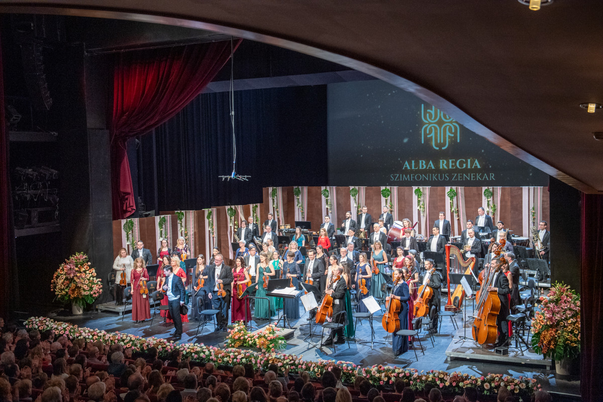 Keringő, polka és tangó – Lendületes koncerttel indította az újévet az Alba Regia Szimfonikus Zenekar