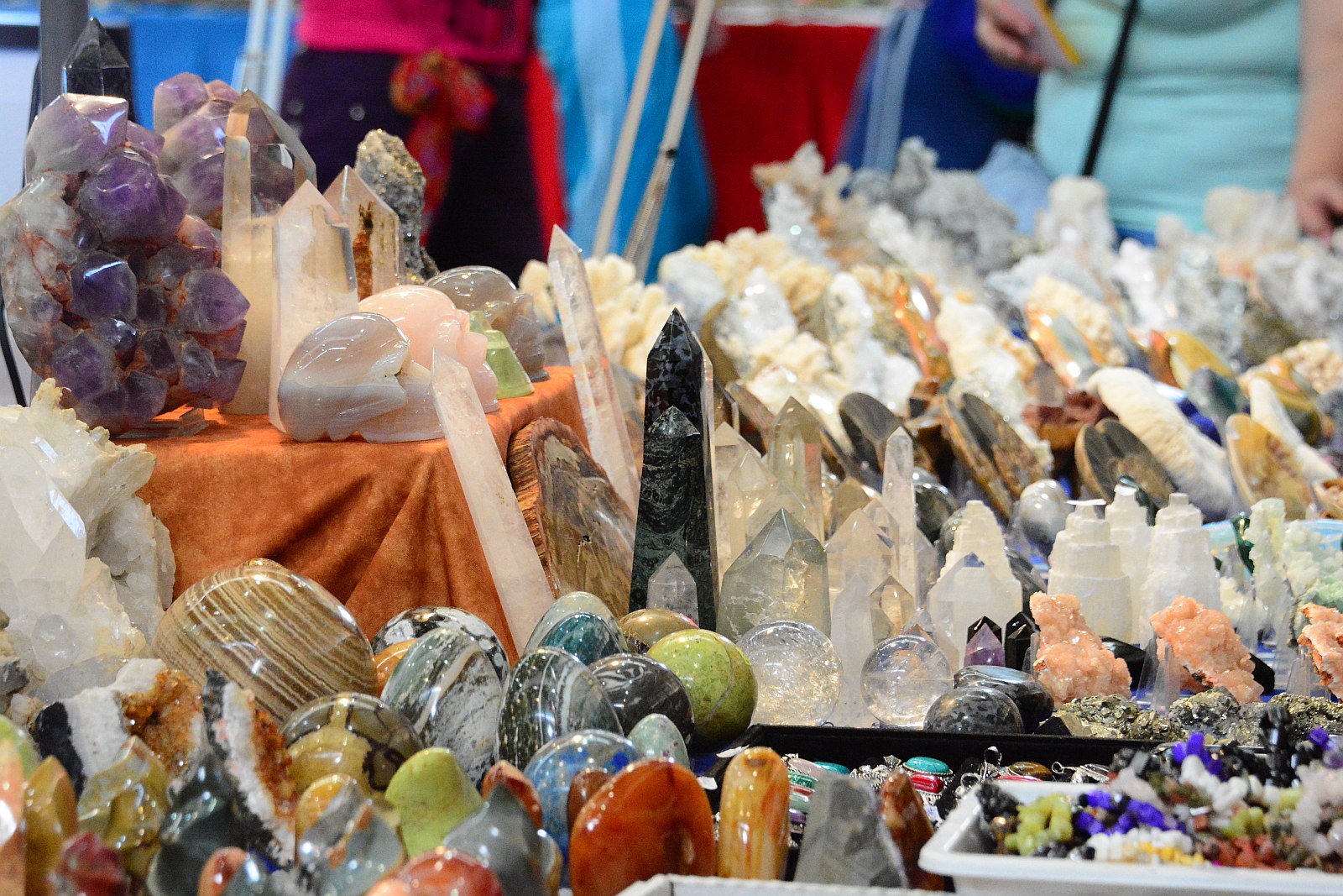 Ásványszakkör lesz iskolásoknak a Széna téri Tagkönyvtárban szombaton