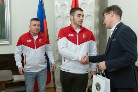 Ezüstérem a dublini MMA-bajnokságon – az Alba Kempo versenyzőjét fogadták a Városházán