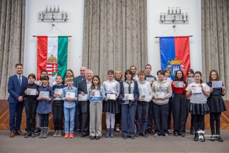 „Székesfehérvár, a hagyományőrző város” - gyermekrajzok és versek a naptáron