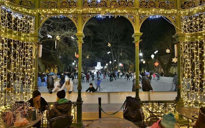 A hétvégén még kíváló jégen csúszhatunk a Kori Ligetben