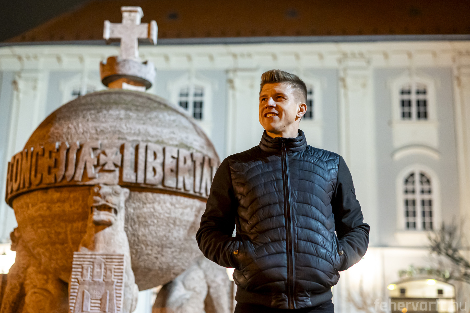 Sigér Dávid piros-kékben - válogatott középpályással erősít a Fehérvár FC