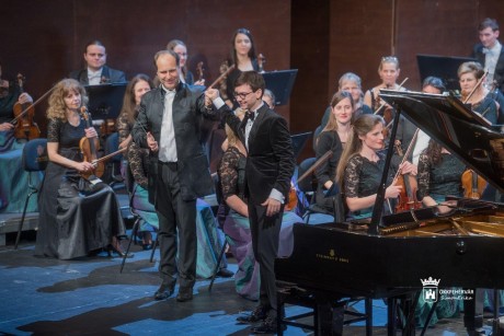 Boros Misivel és Bogányi Tibor vezényletével koncerteztek a szimfonikusok