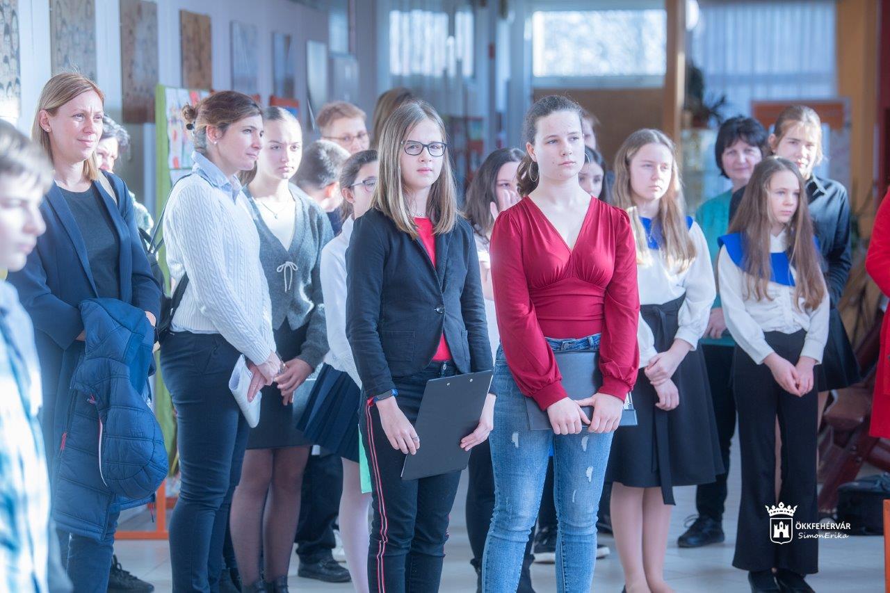 Kazinczy-verseny - Francsics Ajsa Szonja jutott tovább a balatonboglári regionális döntőbe