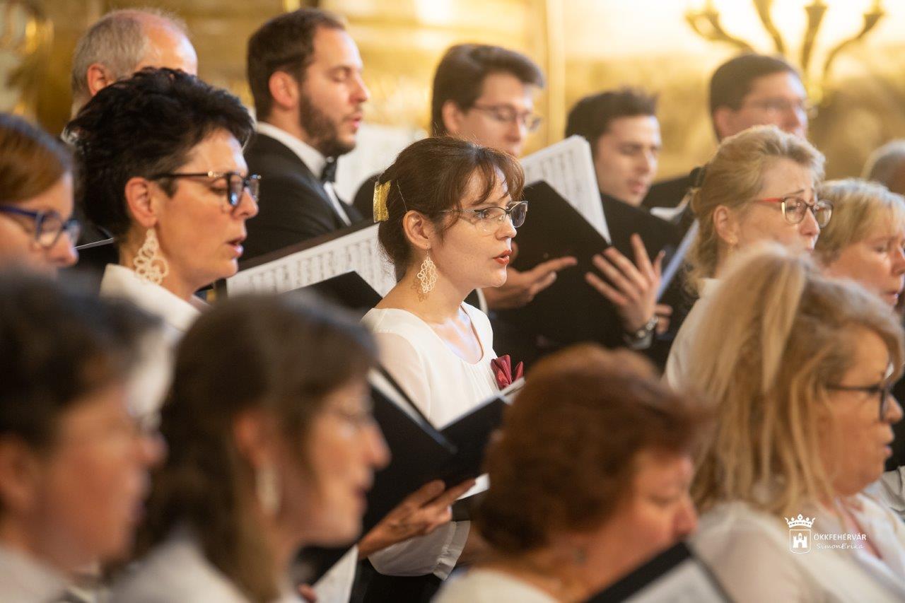 Fergeteges farsang szombaton este az Alba Regia Vegyeskarral
